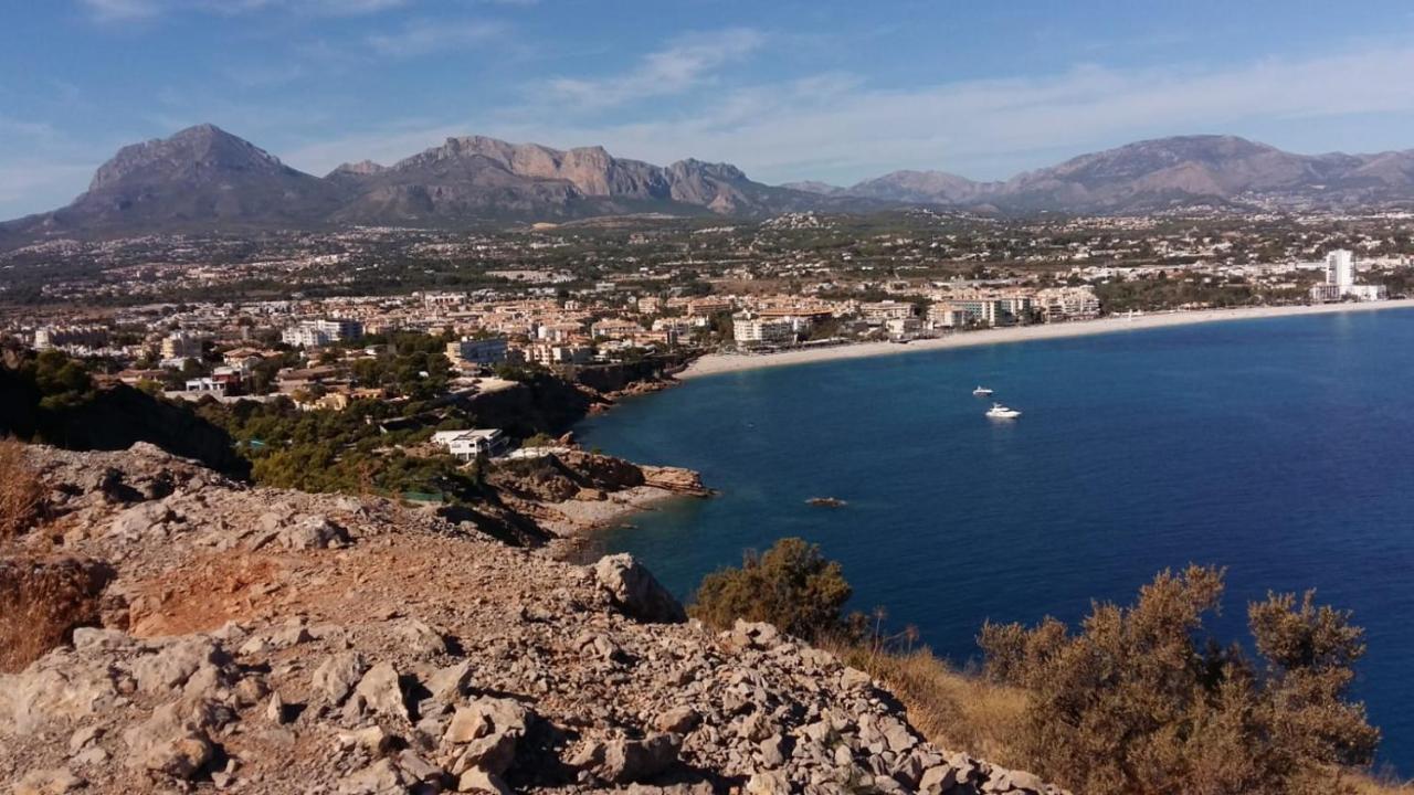 Bright Sunny Albir Beach Apartment Альбир Экстерьер фото