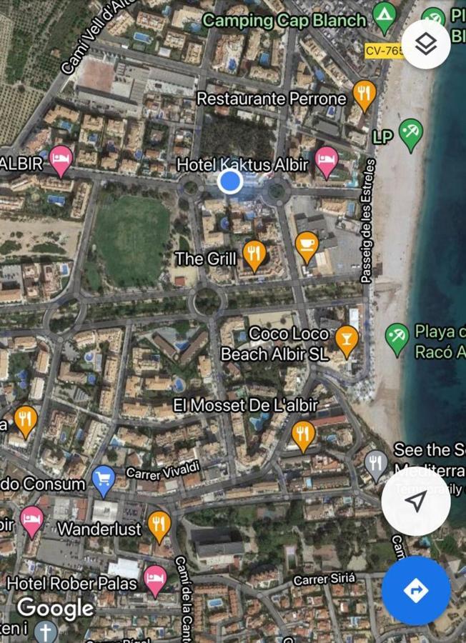 Bright Sunny Albir Beach Apartment Альбир Экстерьер фото
